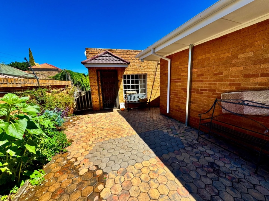 5 Bedroom Property for Sale in Potchefstroom North North West